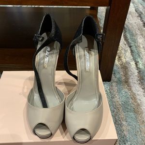 BCBGeneration tan/black heels